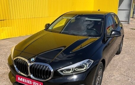 BMW 1 серия, 2021 год, 2 250 000 рублей, 9 фотография