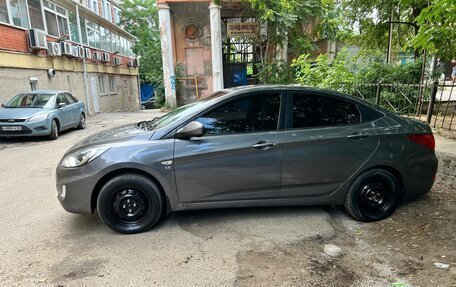 Hyundai Solaris II рестайлинг, 2013 год, 800 000 рублей, 3 фотография