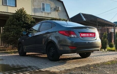 Hyundai Solaris II рестайлинг, 2013 год, 800 000 рублей, 8 фотография