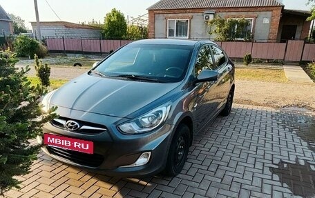 Hyundai Solaris II рестайлинг, 2013 год, 800 000 рублей, 4 фотография