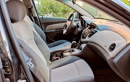 Chevrolet Cruze II, 2010 год, 590 000 рублей, 9 фотография