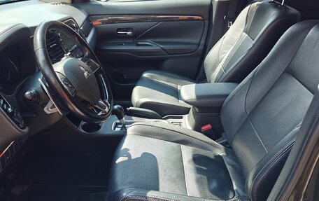 Mitsubishi Outlander III рестайлинг 3, 2016 год, 2 150 000 рублей, 2 фотография