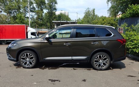 Mitsubishi Outlander III рестайлинг 3, 2016 год, 2 150 000 рублей, 4 фотография