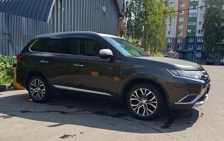 Mitsubishi Outlander III рестайлинг 3, 2016 год, 2 150 000 рублей, 7 фотография