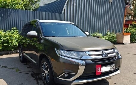 Mitsubishi Outlander III рестайлинг 3, 2016 год, 2 150 000 рублей, 6 фотография