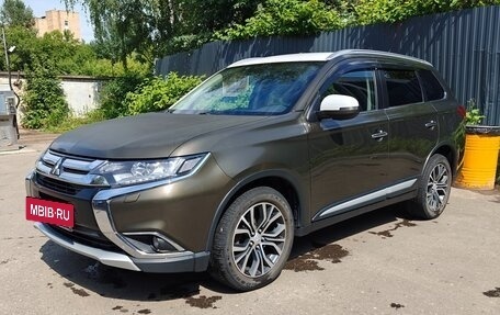 Mitsubishi Outlander III рестайлинг 3, 2016 год, 2 150 000 рублей, 5 фотография