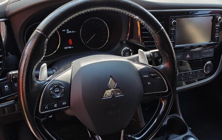 Mitsubishi Outlander III рестайлинг 3, 2016 год, 2 150 000 рублей, 15 фотография