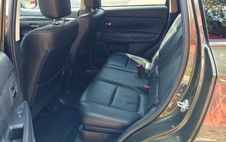 Mitsubishi Outlander III рестайлинг 3, 2016 год, 2 150 000 рублей, 17 фотография