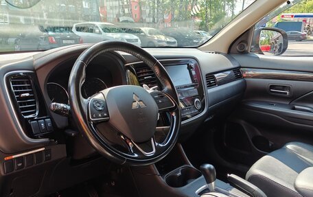 Mitsubishi Outlander III рестайлинг 3, 2016 год, 2 150 000 рублей, 16 фотография