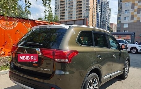 Mitsubishi Outlander III рестайлинг 3, 2016 год, 2 150 000 рублей, 11 фотография
