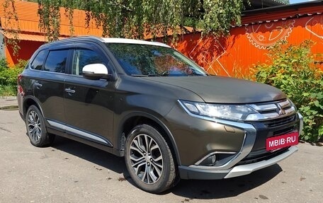 Mitsubishi Outlander III рестайлинг 3, 2016 год, 2 150 000 рублей, 12 фотография