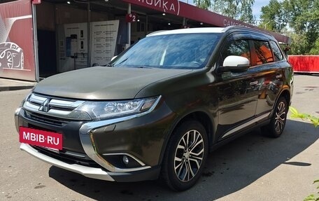 Mitsubishi Outlander III рестайлинг 3, 2016 год, 2 150 000 рублей, 13 фотография