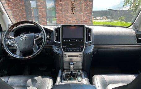 Toyota Land Cruiser 200, 2018 год, 6 150 000 рублей, 8 фотография