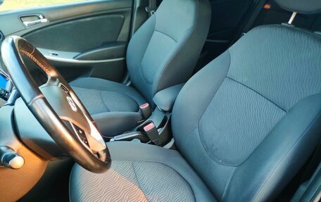 Hyundai Solaris II рестайлинг, 2013 год, 950 000 рублей, 12 фотография