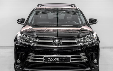 Toyota Highlander III, 2018 год, 3 850 000 рублей, 2 фотография