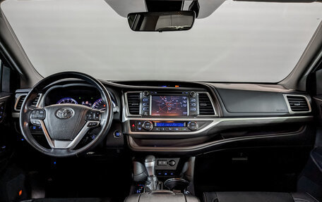 Toyota Highlander III, 2018 год, 3 850 000 рублей, 14 фотография