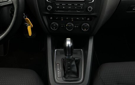Volkswagen Jetta VI, 2015 год, 1 049 000 рублей, 15 фотография