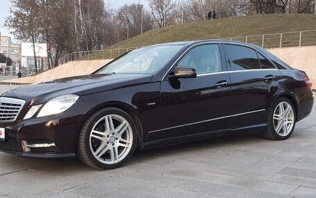 Mercedes-Benz E-Класс, 2012 год, 2 150 000 рублей, 1 фотография
