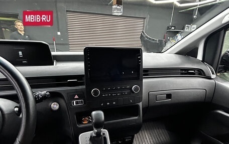 Hyundai Staria, 2021 год, 3 750 000 рублей, 23 фотография