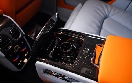 Rolls-Royce Cullinan, 2025 год, 71 950 000 рублей, 13 фотография