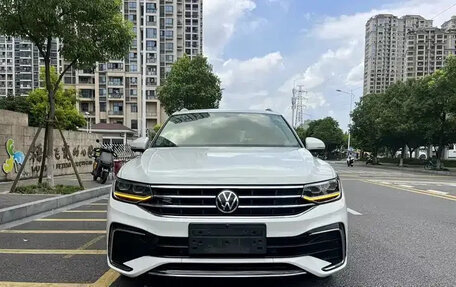 Volkswagen Tiguan II, 2022 год, 2 210 045 рублей, 5 фотография