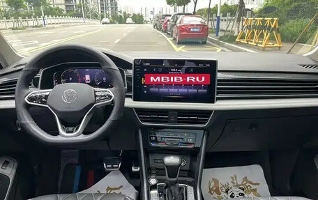 Volkswagen Tiguan II, 2022 год, 2 210 045 рублей, 2 фотография