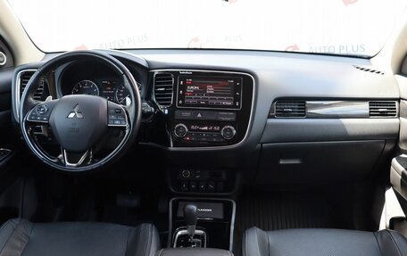 Mitsubishi Outlander III рестайлинг 3, 2018 год, 2 189 000 рублей, 8 фотография