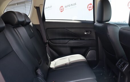 Mitsubishi Outlander III рестайлинг 3, 2018 год, 2 189 000 рублей, 15 фотография