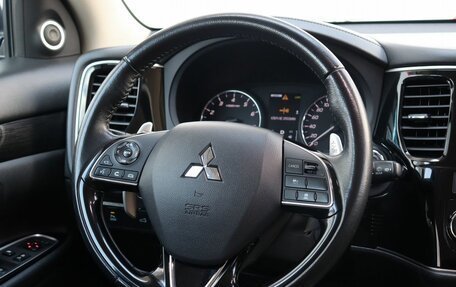 Mitsubishi Outlander III рестайлинг 3, 2018 год, 2 189 000 рублей, 11 фотография
