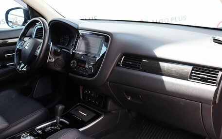 Mitsubishi Outlander III рестайлинг 3, 2018 год, 2 189 000 рублей, 9 фотография
