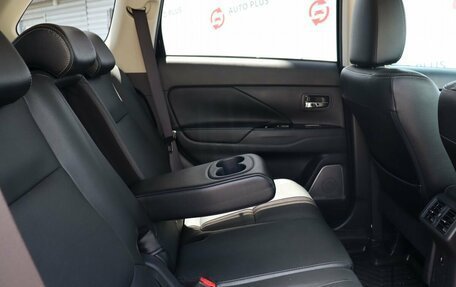 Mitsubishi Outlander III рестайлинг 3, 2018 год, 2 189 000 рублей, 16 фотография