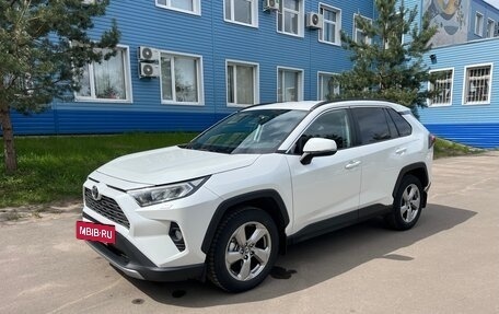 Toyota RAV4, 2020 год, 2 950 000 рублей, 2 фотография