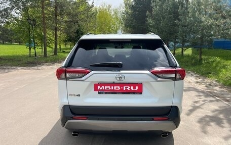 Toyota RAV4, 2020 год, 2 950 000 рублей, 5 фотография