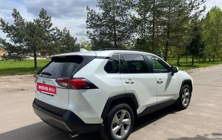 Toyota RAV4, 2020 год, 2 950 000 рублей, 6 фотография