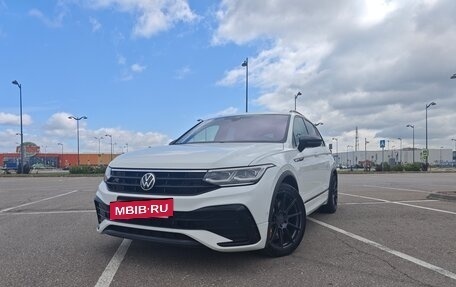 Volkswagen Tiguan II, 2021 год, 3 700 000 рублей, 2 фотография