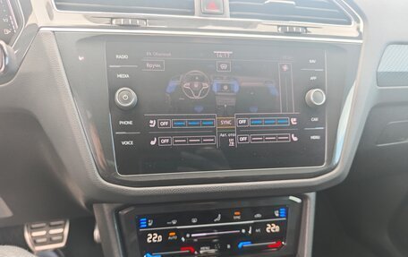Volkswagen Tiguan II, 2021 год, 3 700 000 рублей, 29 фотография