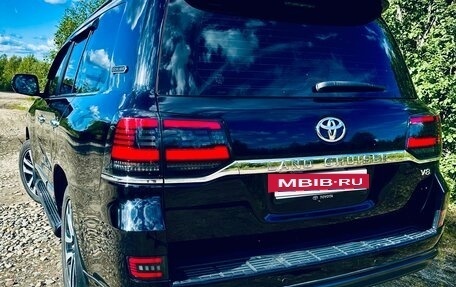Toyota Land Cruiser 200, 2018 год, 7 400 000 рублей, 2 фотография