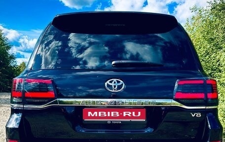 Toyota Land Cruiser 200, 2018 год, 7 400 000 рублей, 3 фотография