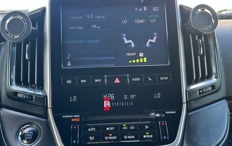 Toyota Land Cruiser 200, 2018 год, 7 400 000 рублей, 8 фотография