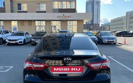 Toyota Camry, 2022 год, 3 800 000 рублей, 2 фотография