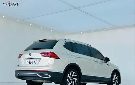 Volkswagen Tiguan II, 2021 год, 2 090 000 рублей, 7 фотография