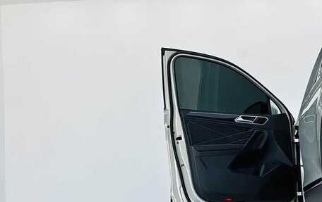 Volkswagen Tiguan II, 2021 год, 2 090 000 рублей, 8 фотография