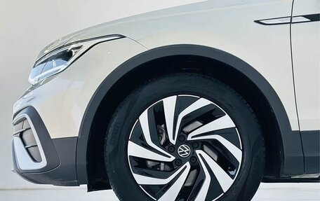Volkswagen Tiguan II, 2021 год, 2 090 000 рублей, 3 фотография