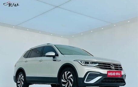 Volkswagen Tiguan II, 2021 год, 2 090 000 рублей, 6 фотография