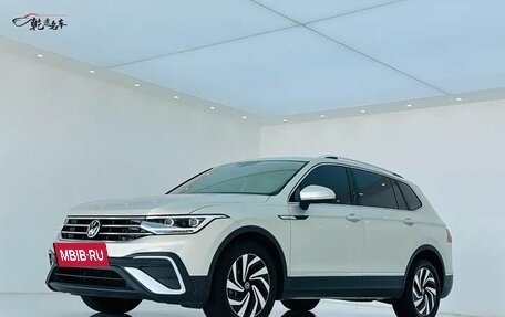 Volkswagen Tiguan II, 2021 год, 2 090 000 рублей, 4 фотография