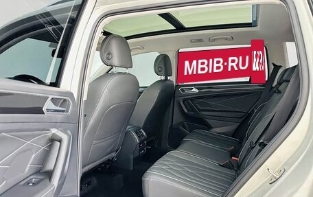 Volkswagen Tiguan II, 2021 год, 2 090 000 рублей, 12 фотография