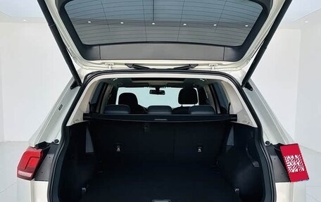 Volkswagen Tiguan II, 2021 год, 2 090 000 рублей, 13 фотография