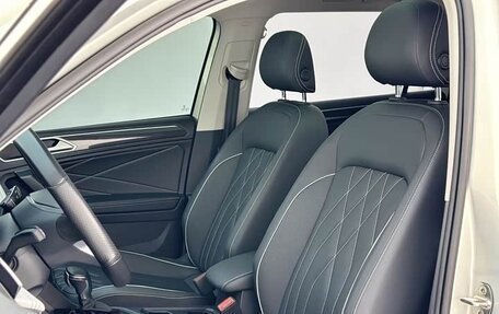 Volkswagen Tiguan II, 2021 год, 2 090 000 рублей, 16 фотография