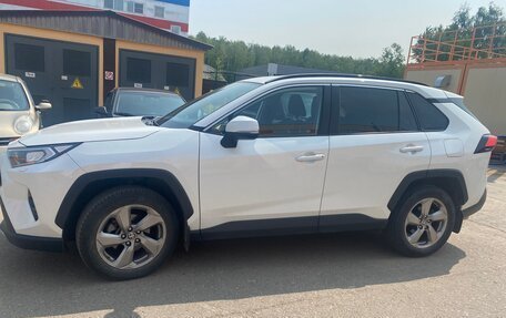 Toyota RAV4, 2020 год, 2 750 000 рублей, 5 фотография