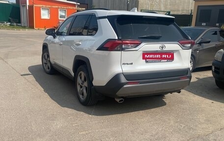 Toyota RAV4, 2020 год, 2 750 000 рублей, 6 фотография